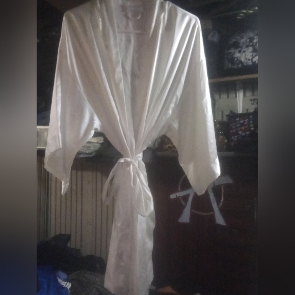 NWOT Victorias Secret OSFM 'BRIDE' White Satin Robe